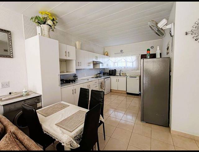 2 BEDROOM APARTMENT FOR SALE IN RENNIES BEACH